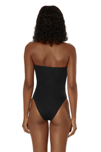 TRINITARIA ONE PIECE