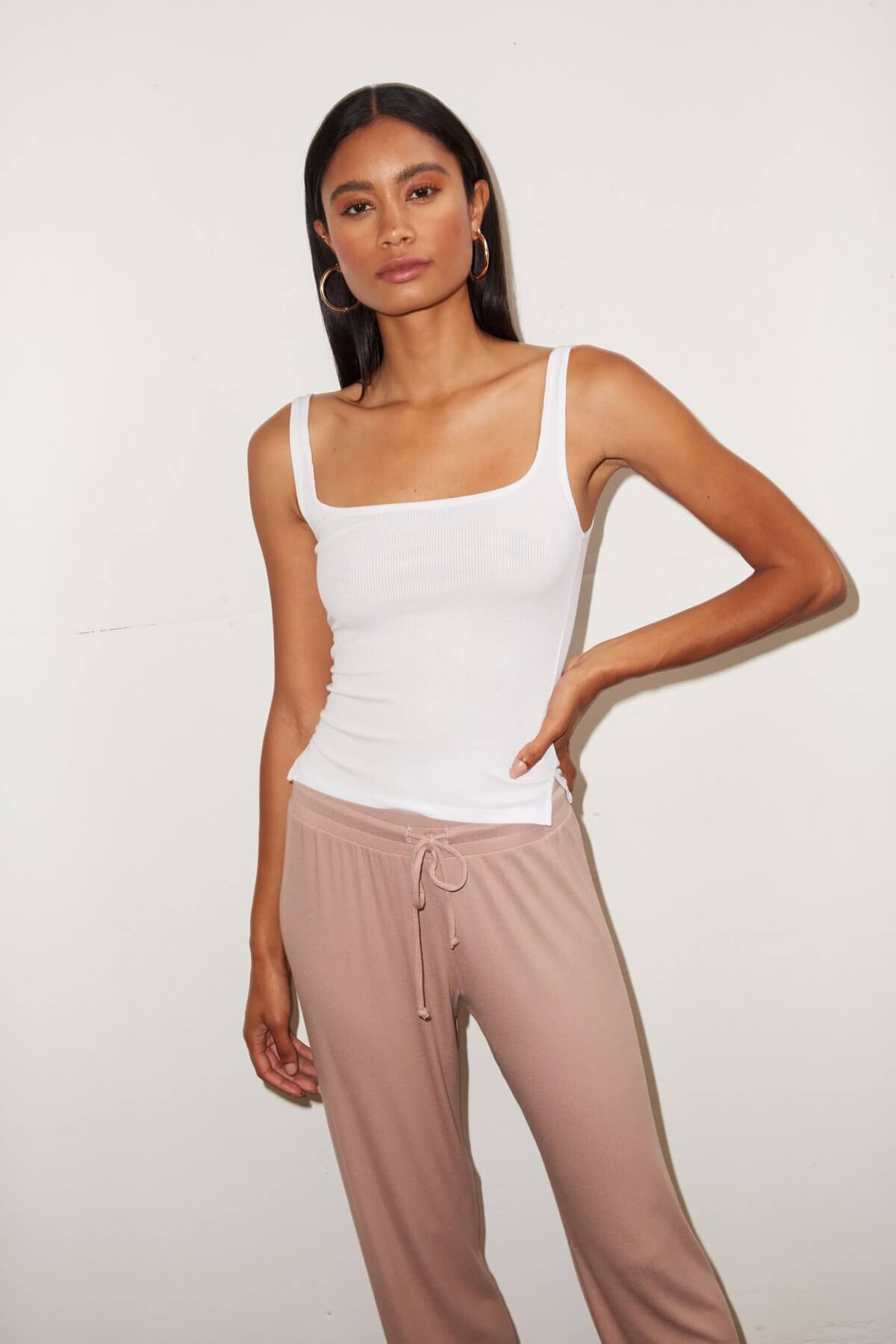 ESSENTIAL RIBBED SCOOP TANK