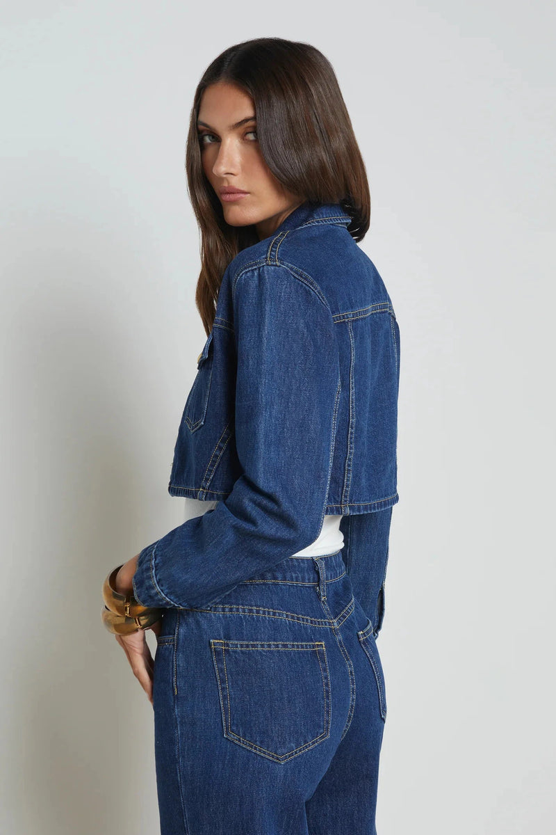 L'AGENCE GENEVIE CROPPED DENIM JACKET IN CONWAY