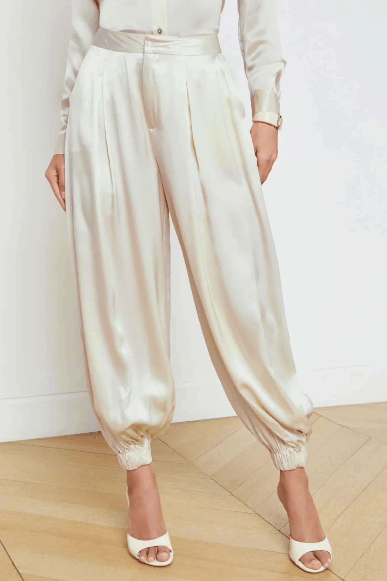 L'AGENCE PALMER ELASTIC PANT IN CREME BRULEE