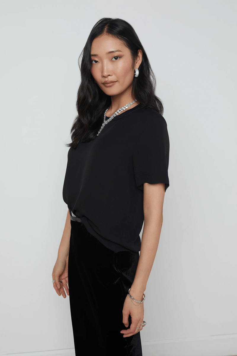 L'AGENCE SUZETTE SILK T SHIRT IN BLACK