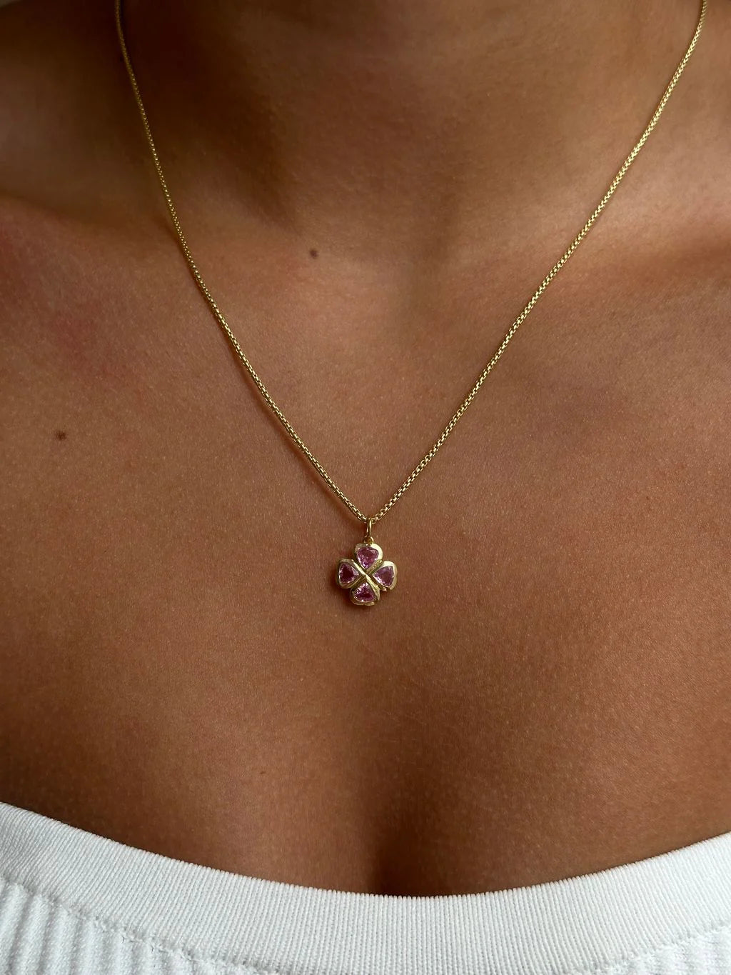 MONISHA MELWANI GOLD PINK SAPPHIRE CLOVER CHARM