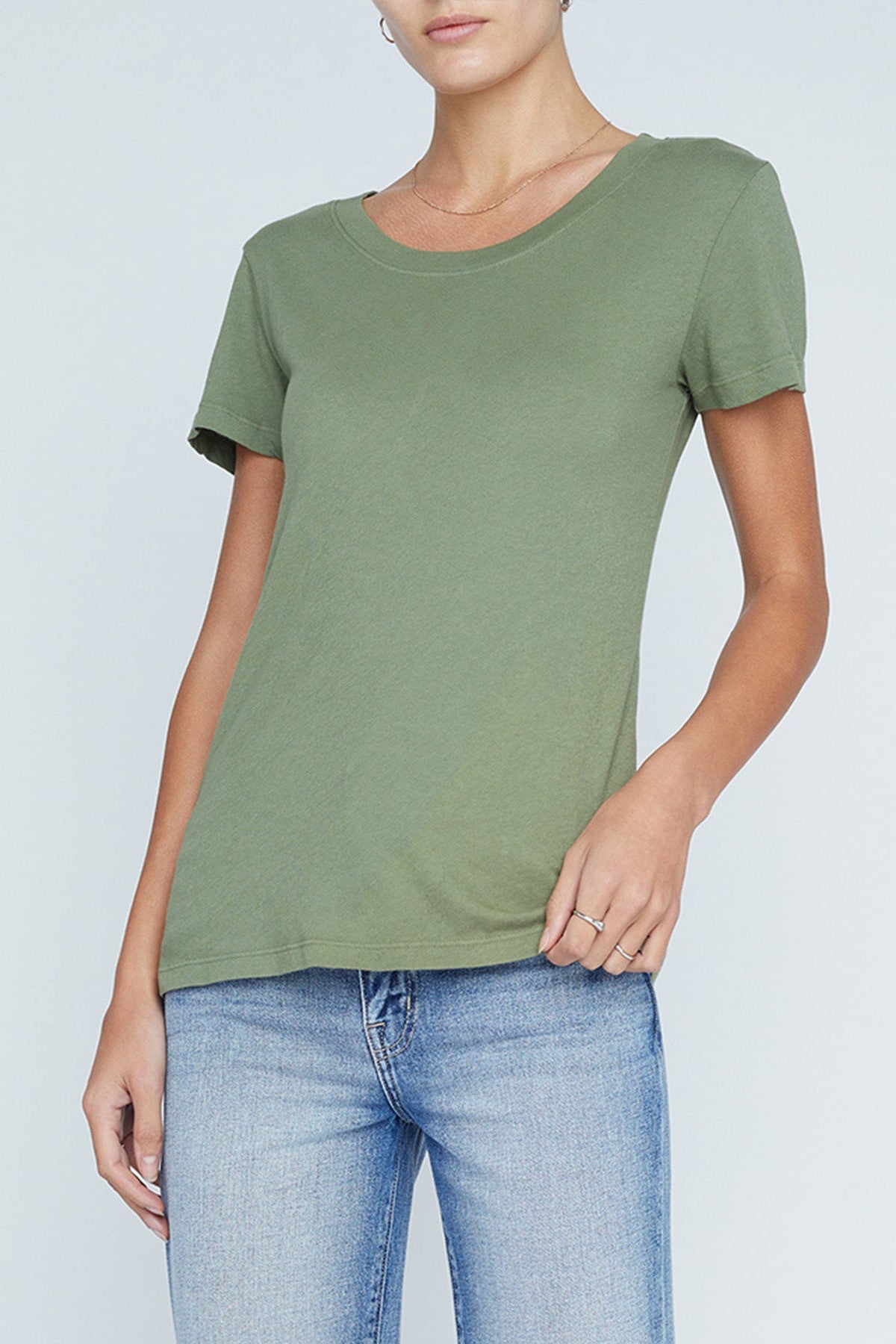 L'AGENCE CORY SCOOP CREW NECK TEE IN CLOVER