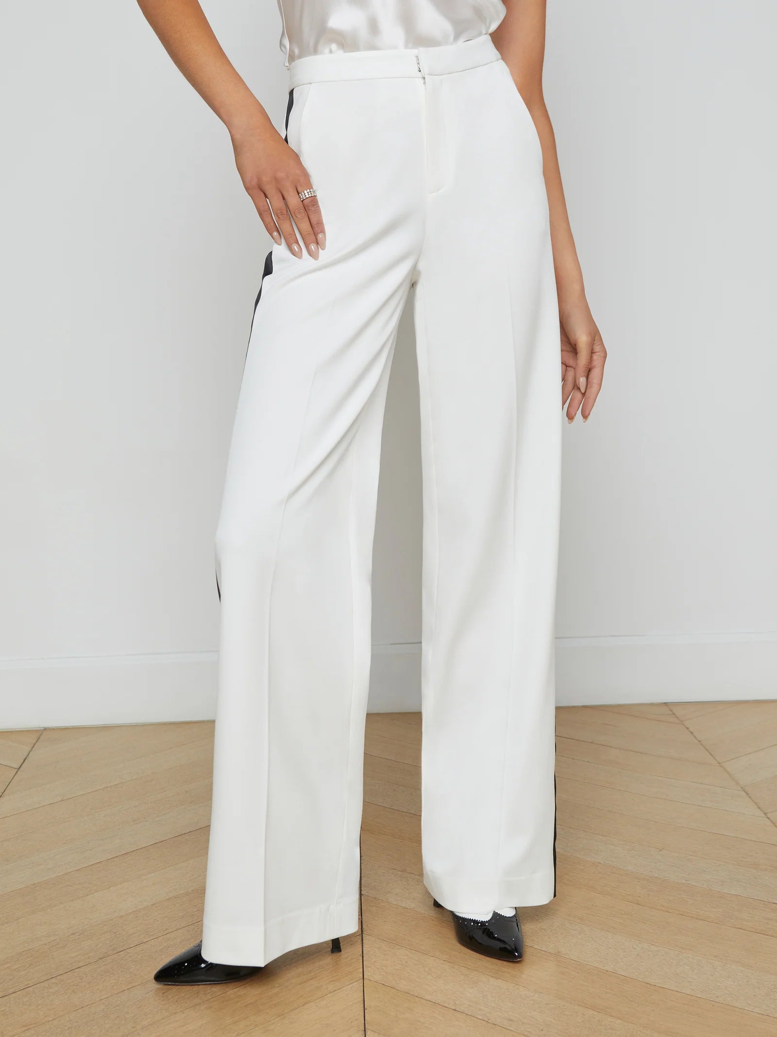 L'AGENCE LIVVY TUX TROUSER IN WHITE/BLACK