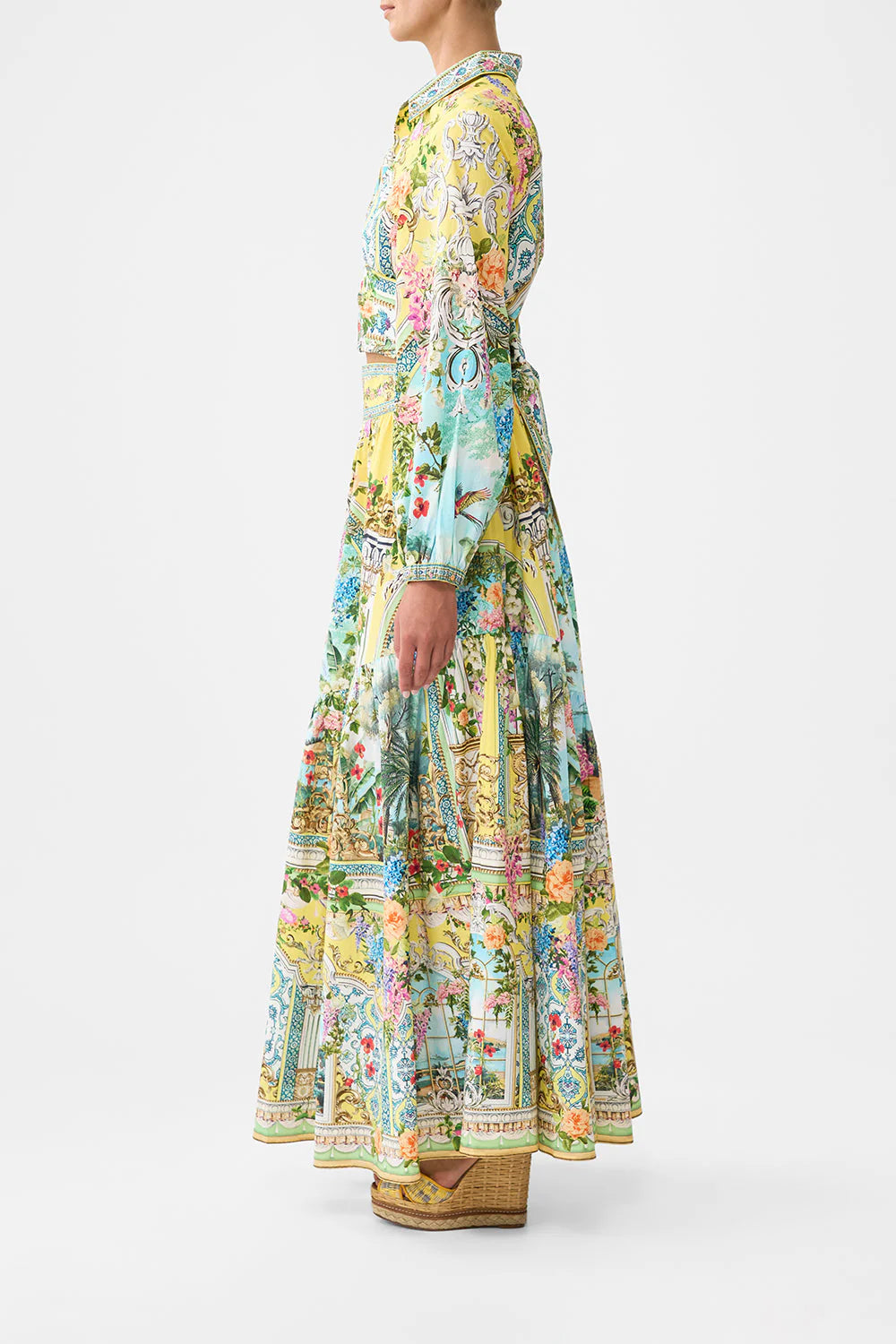 SKIRT WITH SHAPED SEAM