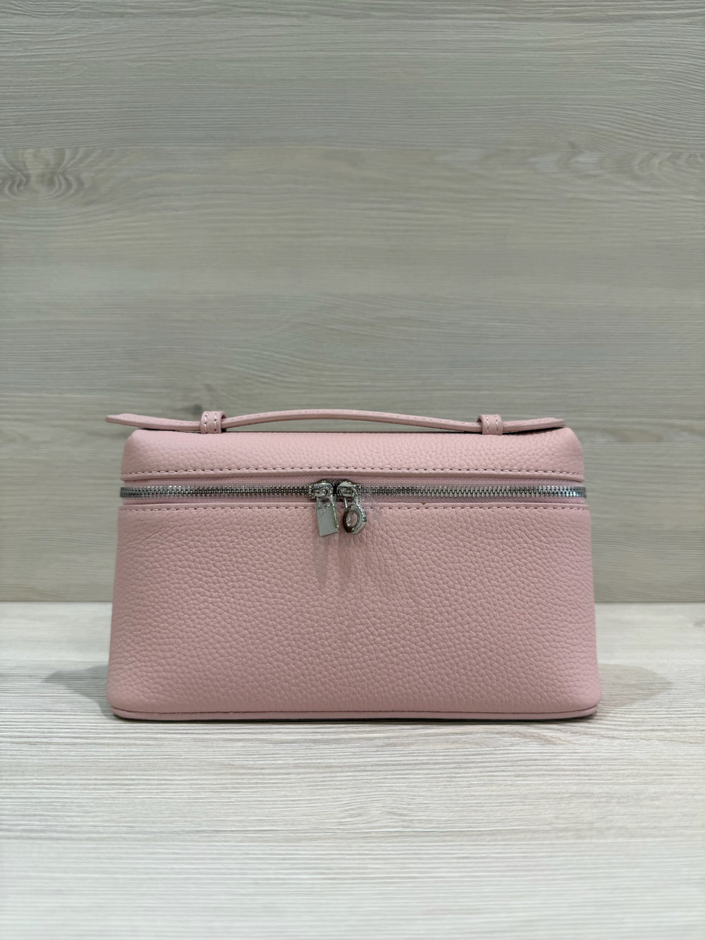 PEBBLE ZIP CLUTCH W/STRAP