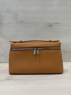 PEBBLE ZIP CLUTCH W/STRAP