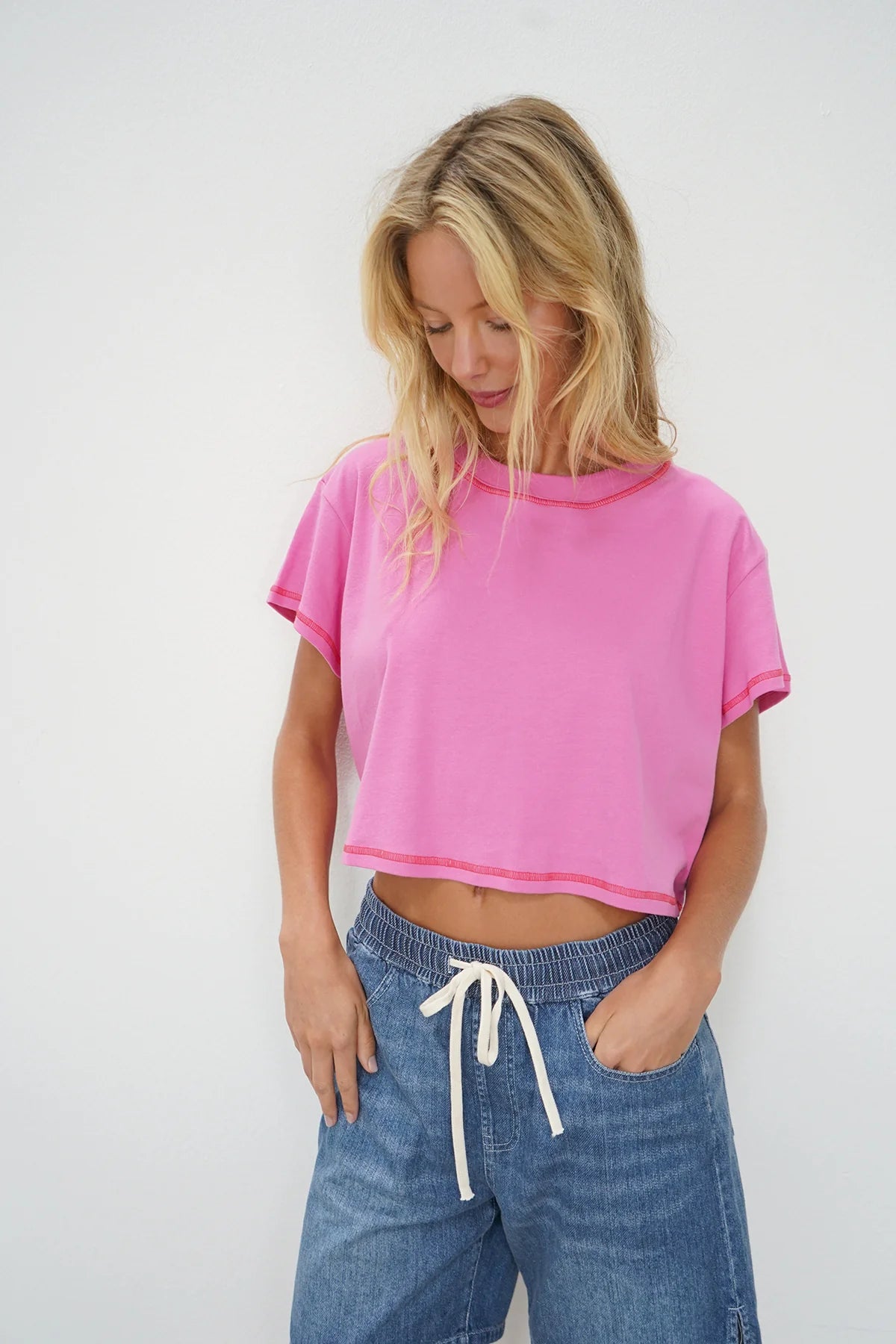 LNA LENI CROPPED TEE IN BRIGHT PINK