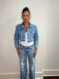 L'AGENCE GENEVIE CROPPED DENIM JACKET IN ZION