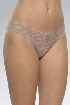 SIGNATURE LACE LOW RISE THONG