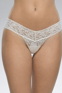 SIGNATURE LACE LOW RISE THONG