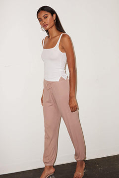 ESSENTIAL RIBBED SCOOP TANK