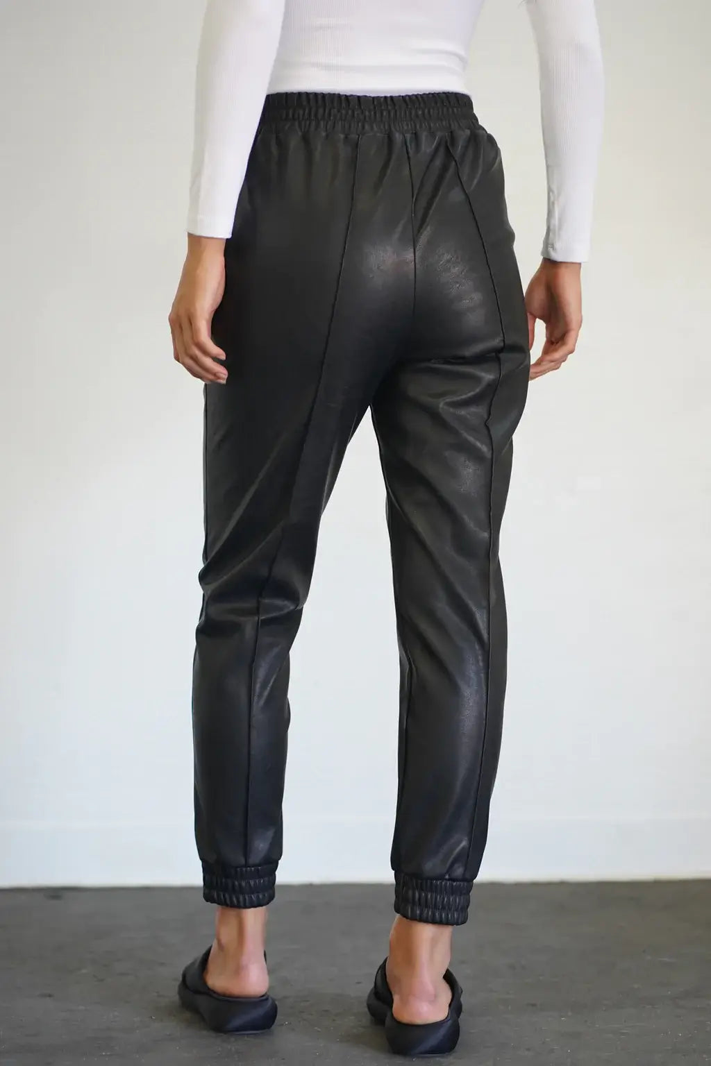 LNA SIRE FAUX LEATHER JOGGER IN BLACK